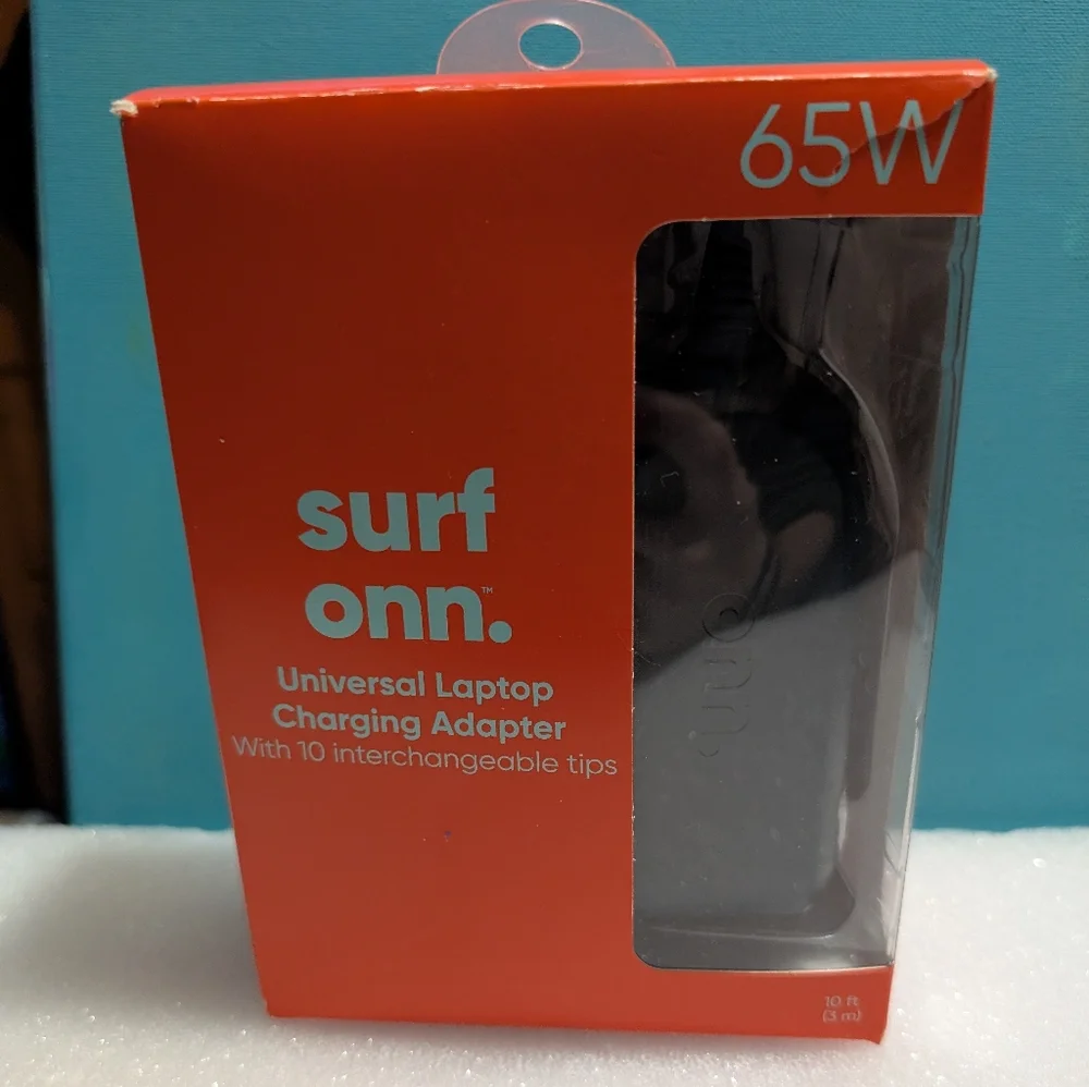 NWT Surf Onn. Universal Laptop Charging Adapter 65W, 10 Tips
